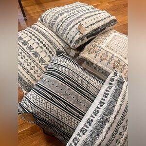 Set of 6 BRAND NEW Poufs/Cushions (with tags still on)